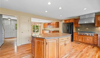 61 Kimberly Ln, Cranston, RI 02921