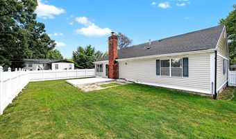 701 Kehrs Mill Rd, Ballwin, MO 63011