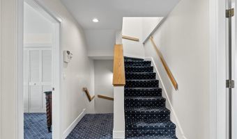 15 Hammersmith Rd #14, Newport, RI 02840