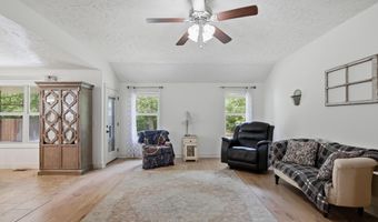 1027 Nickolas St, Aurora, MO 65605