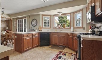 2202 Martin Crest Dr, Akron, OH 44312