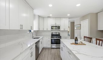 5 ELM Ct, Barnegat, NJ 08005