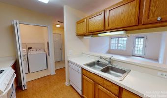2767 S Knightsbridge Cir, Ann Arbor, MI 48105