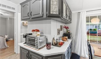 7 Kelly Ln, Coventry, RI 02816