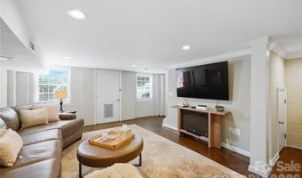 2424 Kingsbury Dr, Charlotte, NC 28205