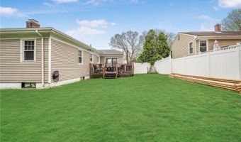 6 Longmeadow Dr, North Providence, RI 02904