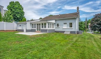 2 Riverview Pl, Cromwell, CT 06416