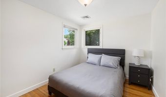 82 Sherry Ave, Bristol, RI 02809