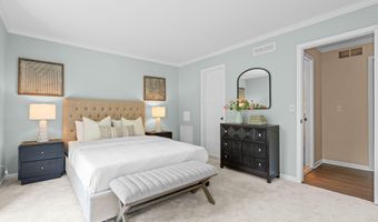 2250 Rivenoak Ct, Ann Arbor, MI 48103