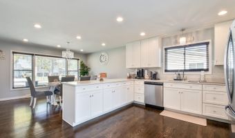 441 S Yale Ave, Addison, IL 60101