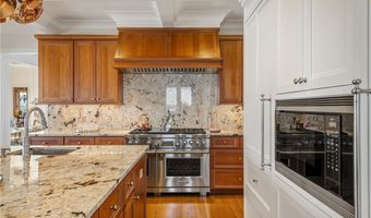737 Boston Neck Rd, Narragansett, RI 02882