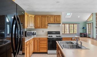 9 Maxwell Dr, Brookline, NH 03033