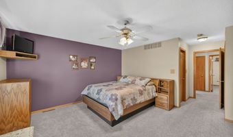 1299 Bentwood Ct, Altoona, IA 50009
