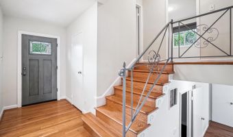 4503 TRAYMORE St, Bethesda, MD 20814