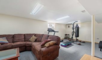 200 N Forest Ct, Addison, IL 60101