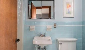 141 Peckham Rd, Little Compton, RI 02837