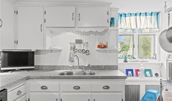 718 Bellevue Ave 5, Newport, RI 02840