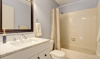 7676 Snow View Dr, Anchorage, AK 99507