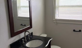 417 S Lincoln Ave, Aurora, MO 65605