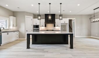 6048 Majestic Waters Dr, Benton, AR 72019