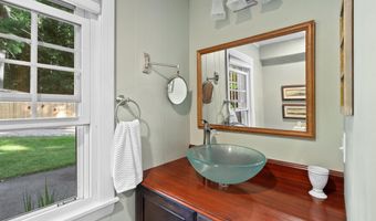 35 Greenwood Rd, Amherst, NH 03031
