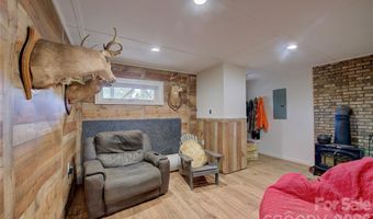 2825 Harrell Hill Rd, Bakersville, NC 28705