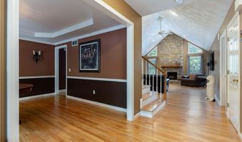 258 Woodridge Dr, North Kingstown, RI 02874