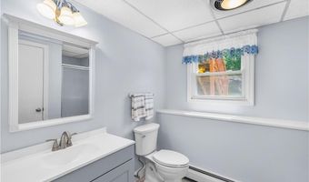 82 Hope Rd, Cranston, RI 02921
