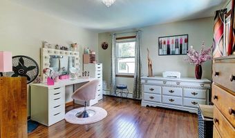 21 Beacon St, Johnston, RI 02919