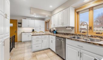 307 21st St NW, Austin, MN 55912
