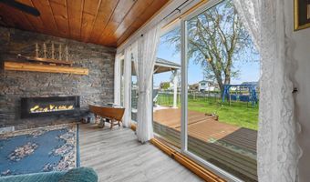 6334 Marina Dr, Algonac, MI 48001