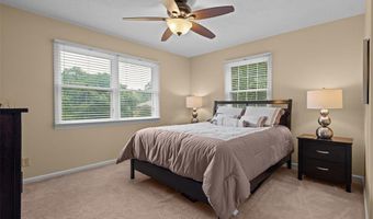 21 Meadowbrook Country Club Est, Ballwin, MO 63011
