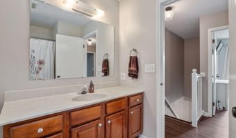 3 Oaks Ct, Albany, NY 12203