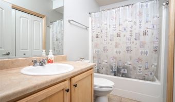 1735 34th Ave SW 1, Altoona, IA 50009