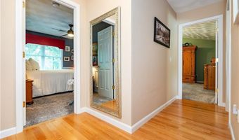 9 Wilshire Ln, Cranston, RI 02921
