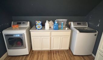 707 Ohmer St, Bottineau, ND 58318