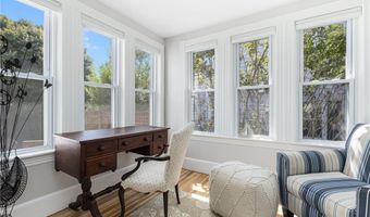 10 Eustis Ave, Newport, RI 02840