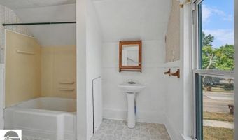 221 W Center St, Alma, MI 48801