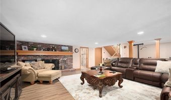 633 Chestnut Hill Rd, Glocester, RI 02814