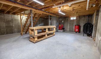 77 Knowles Rd, Belgrade, ME 04917