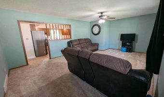 821 Country Club Dr, Akron, IA 51001