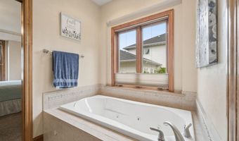 2917 E FALLCREEK Ln, Appleton, WI 54913
