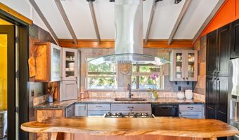 690 E Kuiaha Rd, Haiku, HI 96708