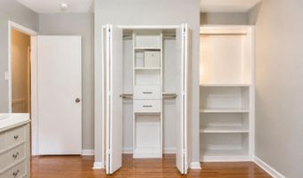 3831 N VERNON St N, Arlington, VA 22207