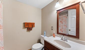 6738 158th St W, Apple Valley, MN 55124
