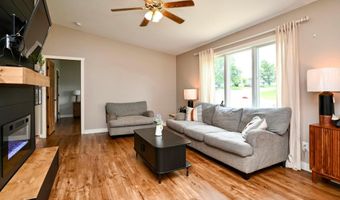 206 Park Ave, Altura, MN 55910