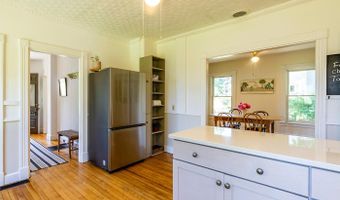 21 Elm St, Belfast, ME 04915