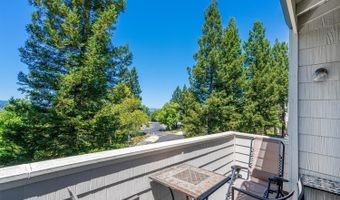 2016 Stonefield Ln, Santa Rosa, CA 95403