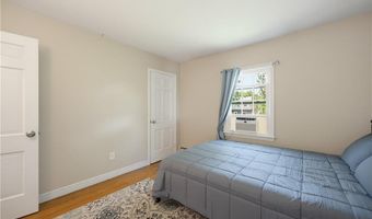 34 Foxhill Ave, Bristol, RI 02809