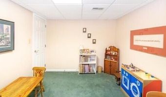 2734 Winter Garden Ct, Ann Arbor, MI 48105